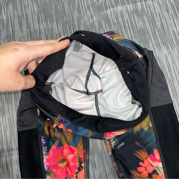 Joy Lab NWOT! Capri Active Black/Multi Floral Print Legging Size M - Picture 7 of 13